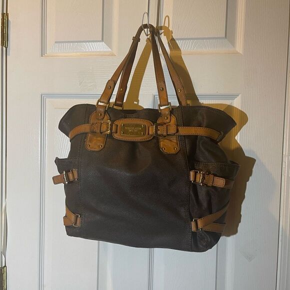 Michael Kors Brown coated canvas& tan leather straps &trims large shoulder bag. - Picture 1 of 15